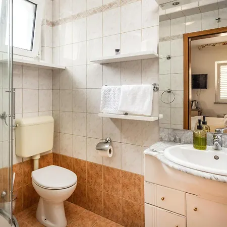 4 Bedroom Awesome In * Selce