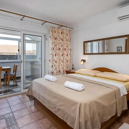 4 Bedroom Awesome In Apartment