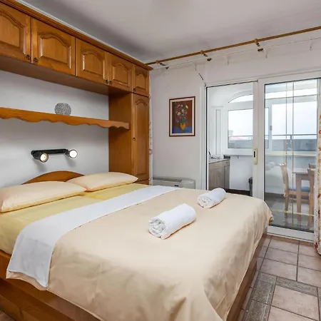 4 Bedroom Awesome In *