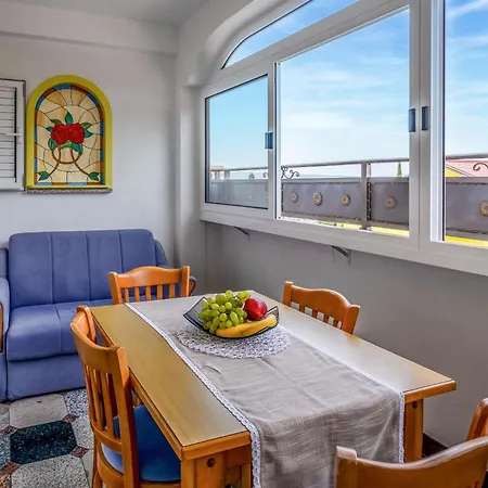 4 Bedroom Awesome In * Selce