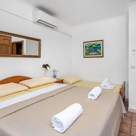 4 Bedroom Awesome In Apartment
