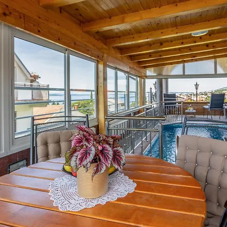 4 Bedroom Awesome In
