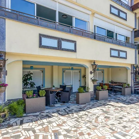 4 Bedroom Awesome In Apartment